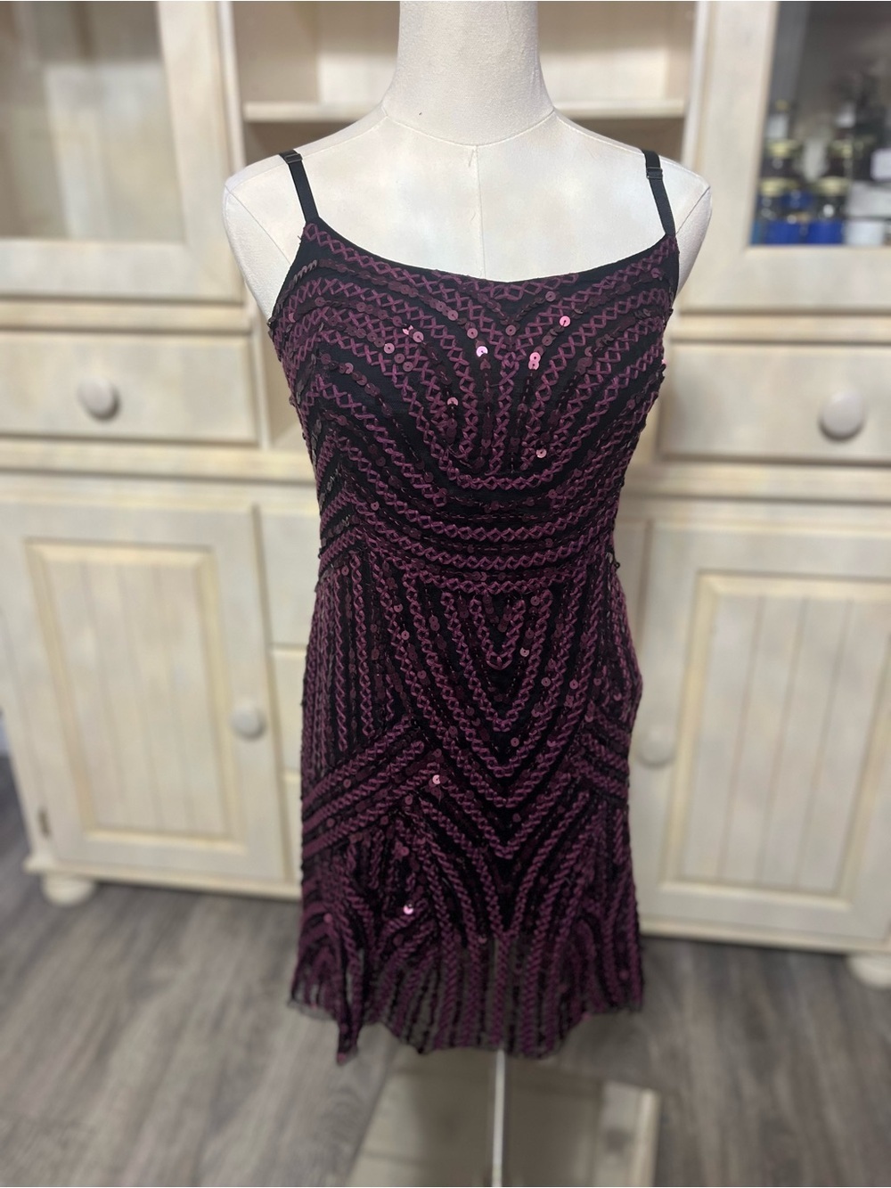 Sequin Cocktail Dress Burgundy Plum Geometric Open Back Fringe Hem Party Dress - Picture 3 of 10